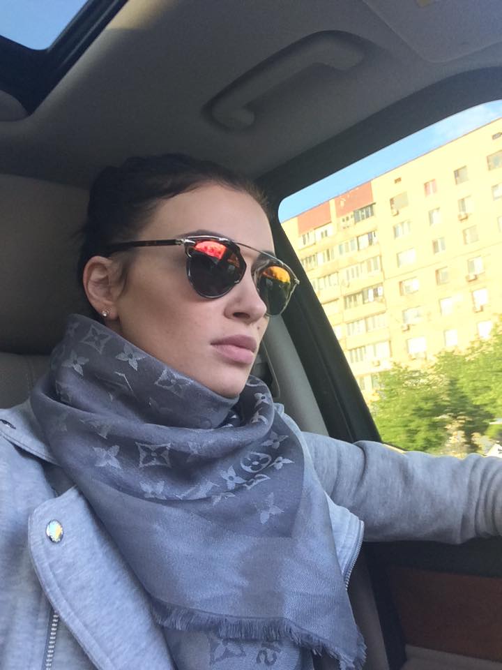 Анастасія Приходько відмовилася від пісні "Мамо" Поштівка