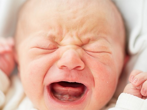 Дитячий плач впливає на мозок дорослих Поштівка