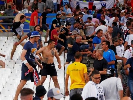 У Франції заборонили продаж алкоголю поблизу стадіонів і фан-зон Євро-2016 Поштівка