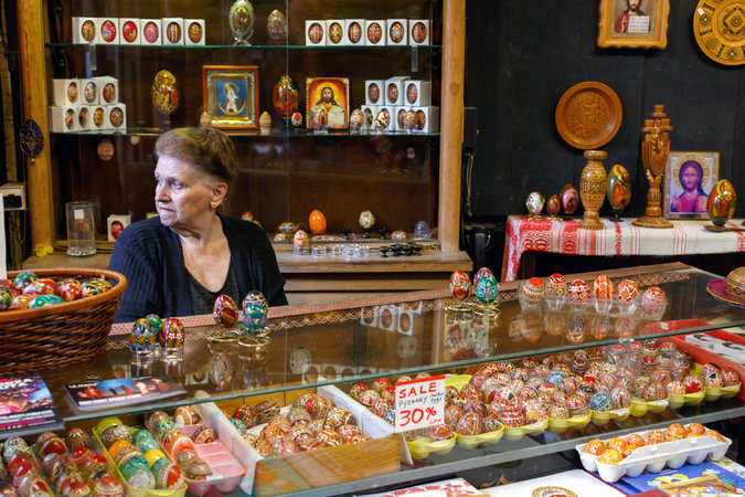У Нью-Йорку закривається найстаріший магазин українських сувенірів Поштівка