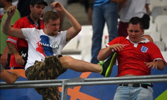 УЄФА оголосив покарання збірній Росії через безчинства фанатів Поштівка