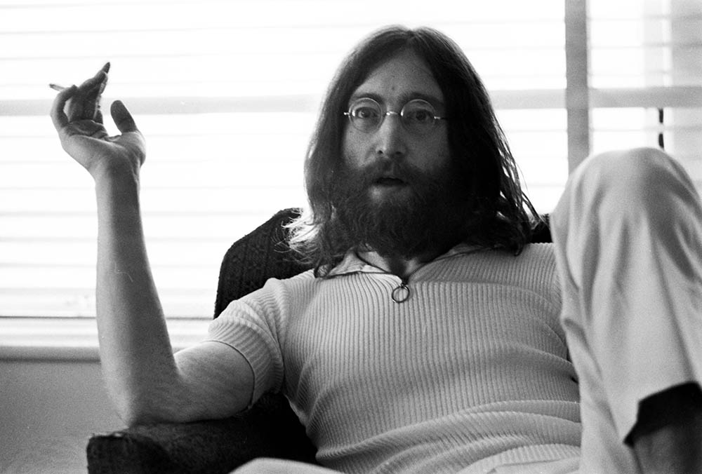 Сорочку з кров’ю Джона Леннона пустили з молотка за 41 тис. доларів Поштівка