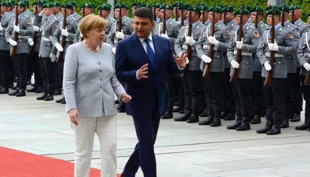 Меркель: Вибори на Донбасі наразі неможливі Поштівка