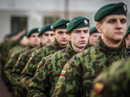 У Литві повернули обов'язковий призов до армії Поштівка image 2