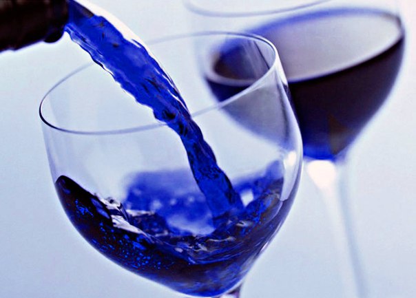 В Іспанії створили синє вино Поштівка image 2