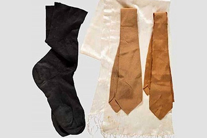 У Мюнхені продаватимуть шкарпетки та краватки Гітлера Поштівка