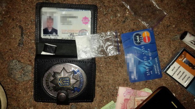 У Києві затримали «копів», які займалися наркобізнесом Поштівка