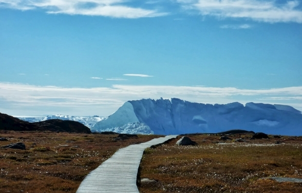 Гренландія швидко втрачає лід: кліматологи б’ють на сполох Поштівка