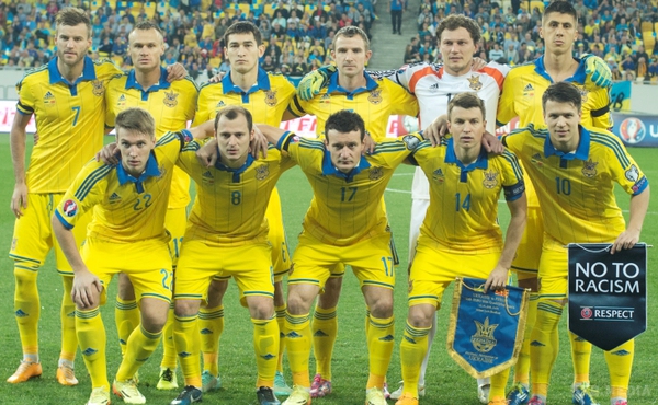 Україна втратила 11 позицій у рейтингу ФІФА Поштівка