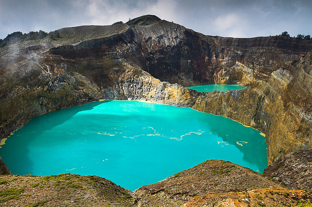 Перше земне життя зародилося у вулканічних озерах, - учені Поштівка