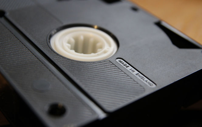 Японці випустили останній касетний відеомагнітофон стандарту VHS Поштівка