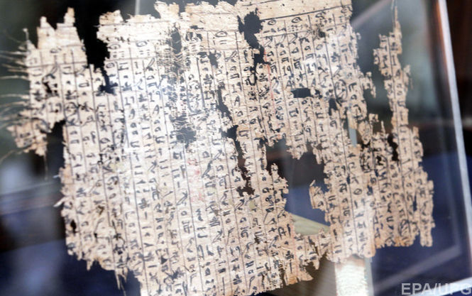 Єгипет показав світові найдавніші папіруси Поштівка