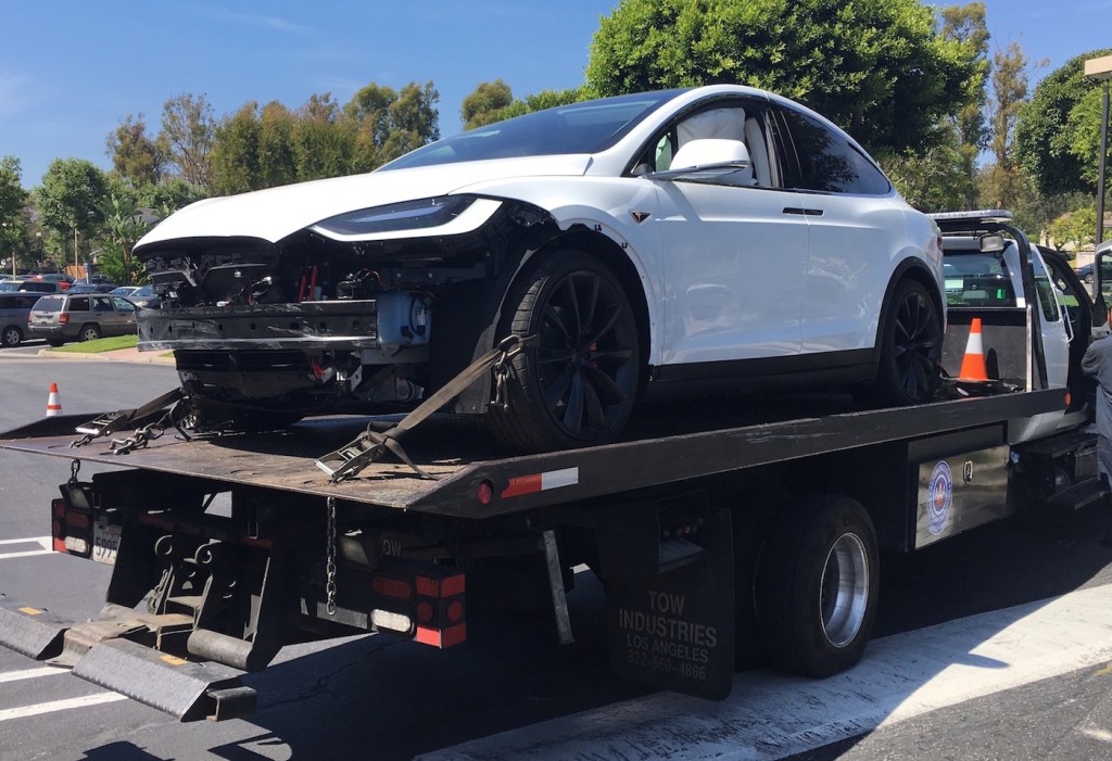Другий пішов: у США ще одна Tesla з включеним автопілотом потрапила в ДТП Поштівка