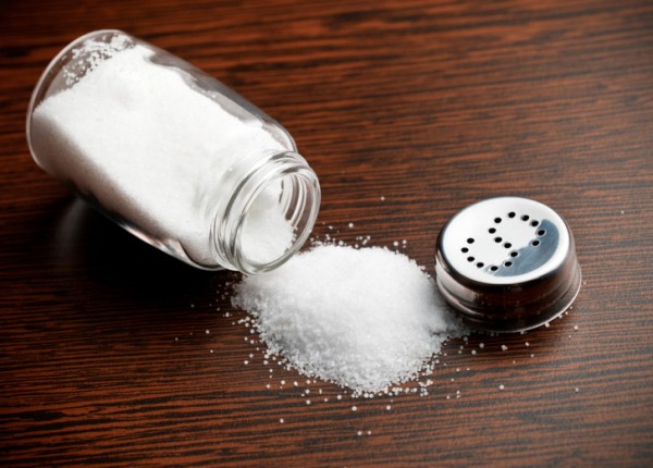 Вчені: Шкода від вживання солі перебільшена Поштівка