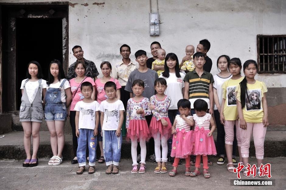 У китайському селі живуть 39 пар близнюків Поштівка