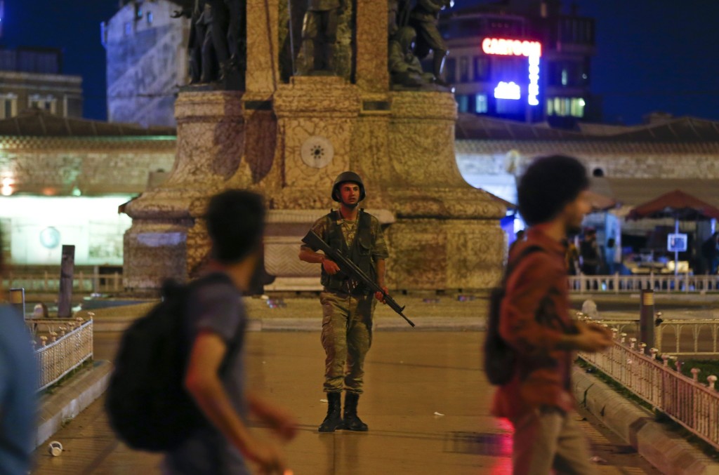 Спробу перевороту у Туреччині здійснили 1,5% військових Поштівка