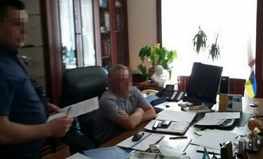 В. о. ректора НАУ затримали на хабарі у 170 тис. євро Поштівка