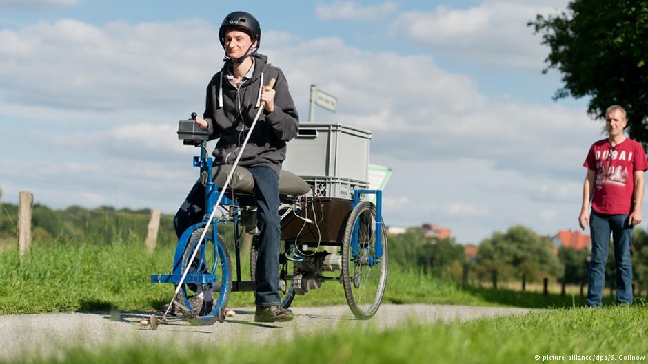 У Німеччині винайшли велосипед для сліпих Поштівка