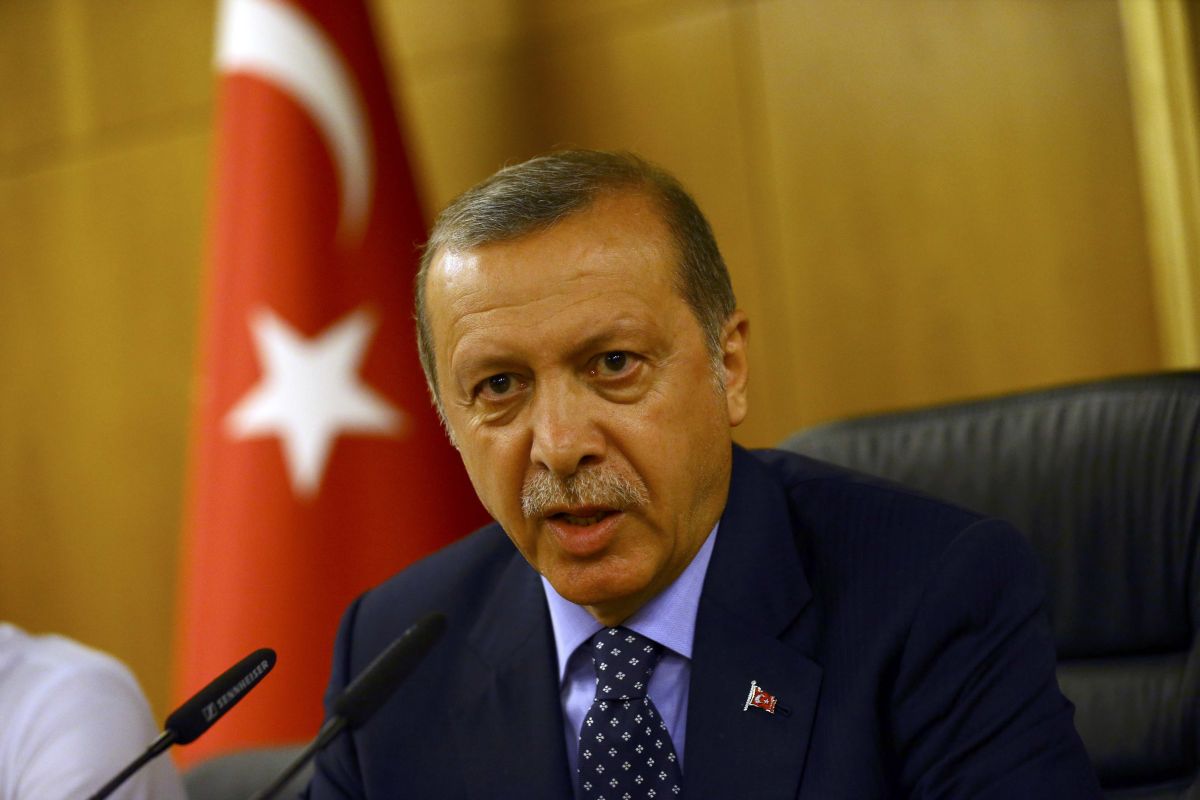 Ердоган звинуватив Захід у підтримці держперевороту і терору Поштівка