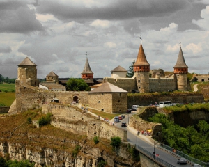 У Кам'янці-Подільському відтворять 16 замків Поштівка