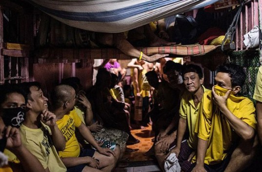 На Філіппінах 600 тисяч підозрюваних у наркоторгівлі здалися владі Поштівка