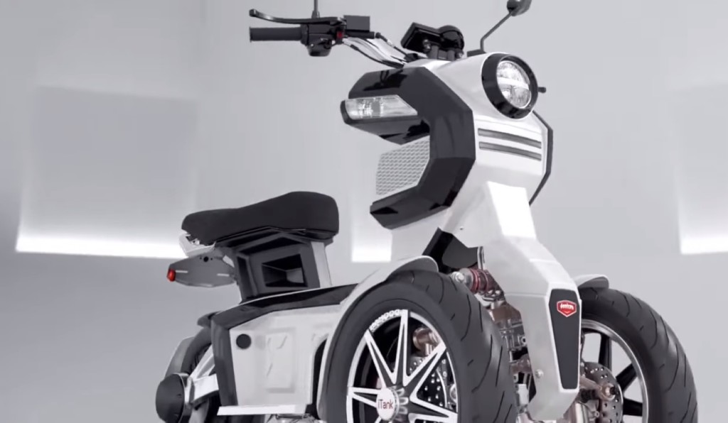 У США презентували оригінальний триколісний скутер Поштівка