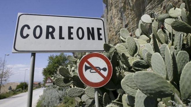 В Італії розпустили владу міста Корлеоне через зв'язки з мафією Поштівка