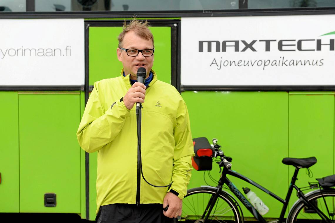 Прем’єр-міністр Фінляндії проїхав 300 км на велосипеді, щоб зустрітись з виборцями Поштівка image 1