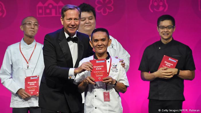 Singapore street food stalls awarded Michelin stars