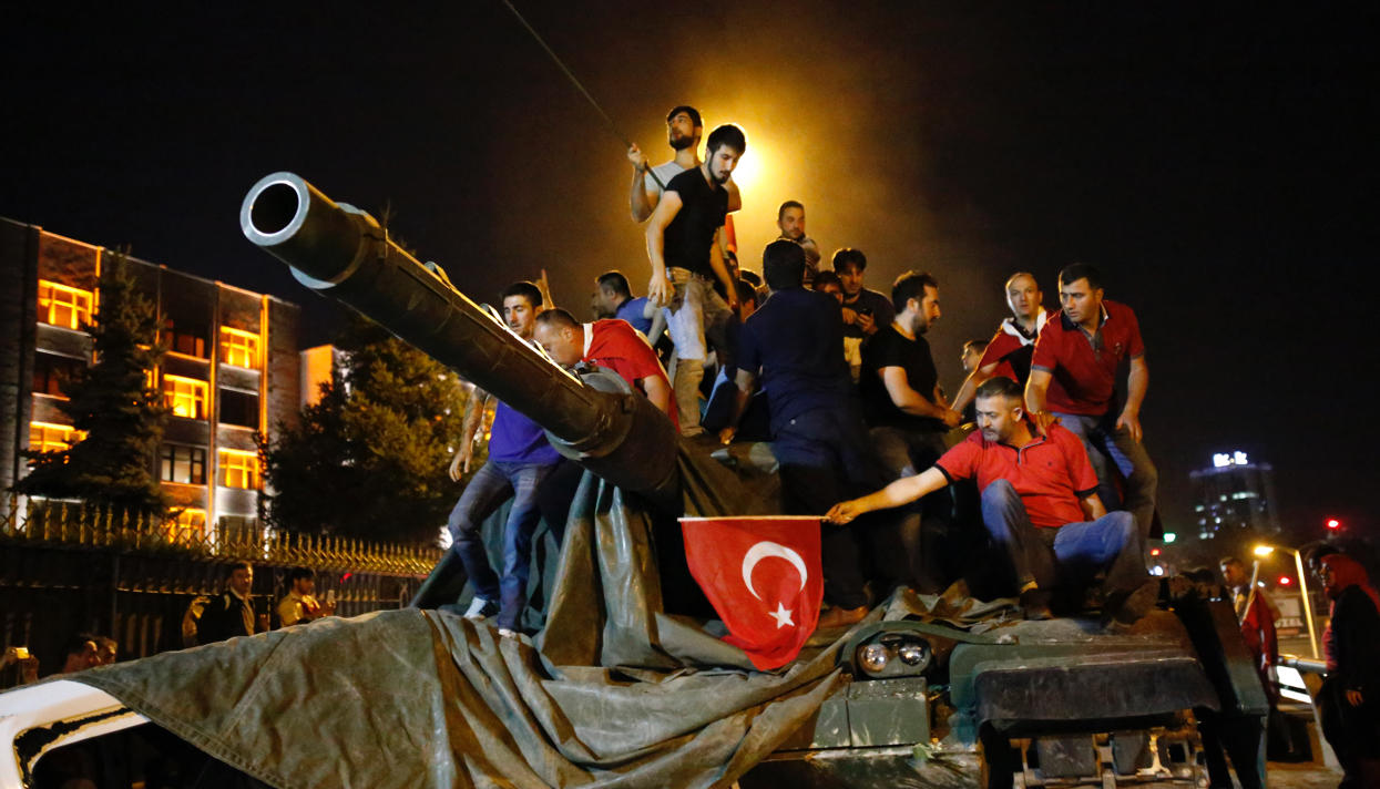Число затриманих у Туреччині досягло 26 тисяч осіб Поштівка