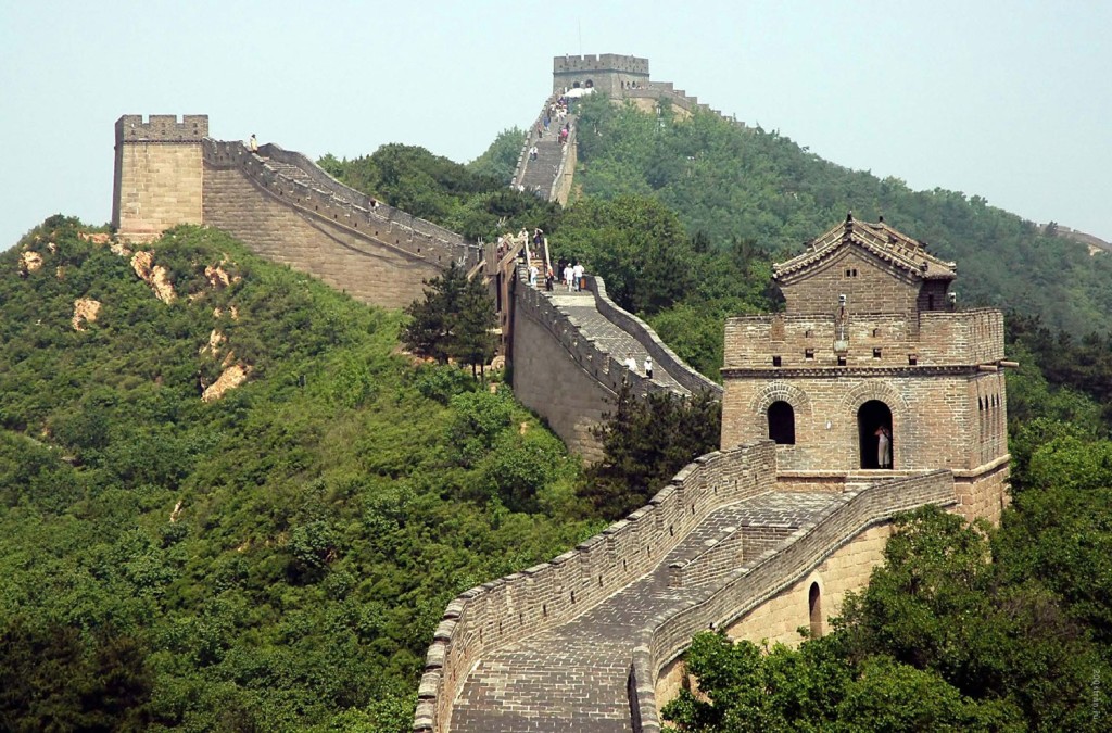 Вандали розбирають Великий Китайський мур на каміння Поштівка