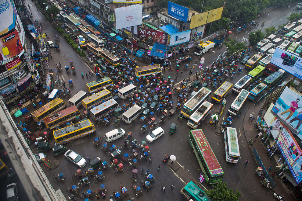 У Бангладеш заборонять мати більше двох авто в родині Поштівка