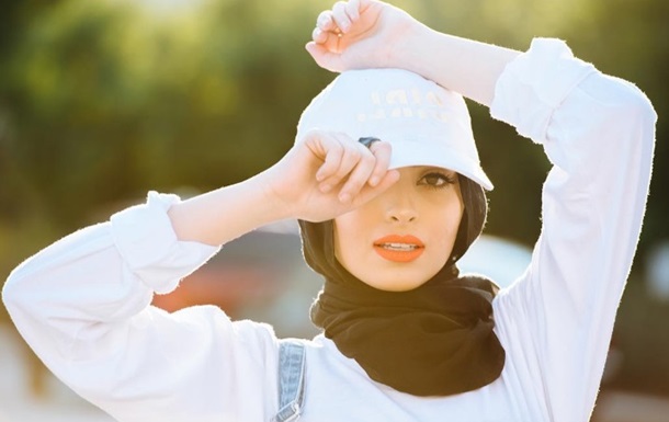 Мусульманка в хіджабі вперше з’явиться на обкладинці Playboy Поштівка