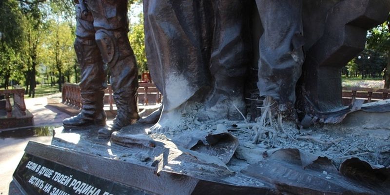 У Луганську підірвали «пам'ятник» мертвим окупантам Поштівка image 1