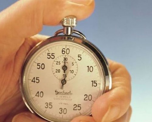 Вчені пояснили явище «прискорення» часу з віком Поштівка