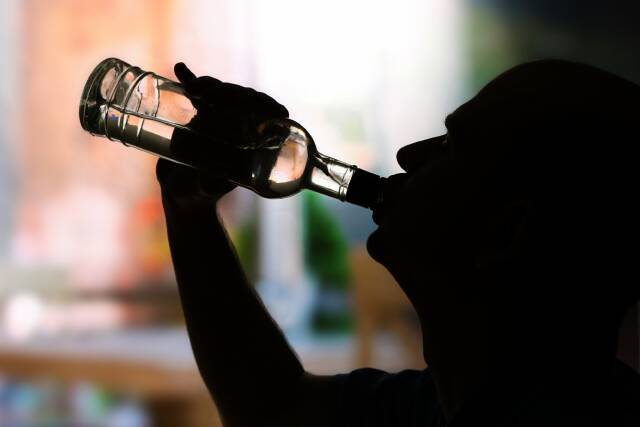 Кинути пити простіше, ніж контролювати вживання алкоголю Поштівка