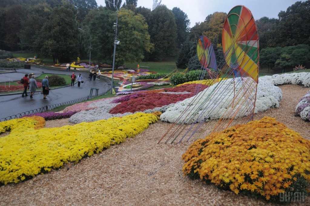 У Києві відкрилася квіткова виставка Поштівка