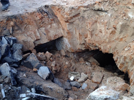 У Житомирі під тротуаром знайшли підземелля ХІХ століття Поштівка