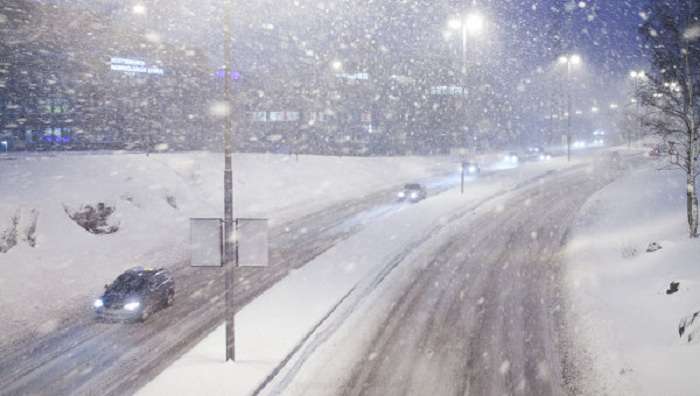 Через сніг в Україні знеструмлено понад 600 населених пунктів Поштівка