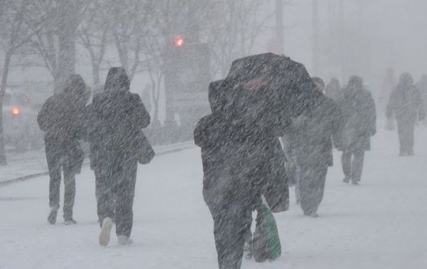 В Україну йдуть сльні снігопади та хуртовини Поштівка