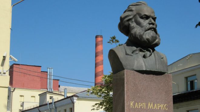У Києві на фабриці «Рошен» забули декомунізувати Маркса Поштівка