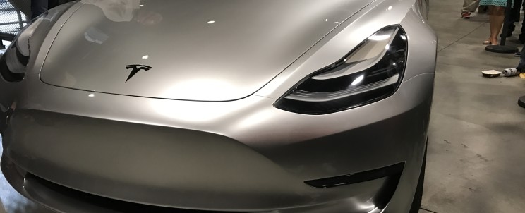 Представлено срібну Tesla Model 3 Поштівка image 2