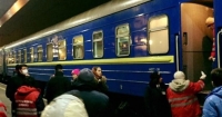 У Києві з потяга госпіталізували 18 дітей Поштівка