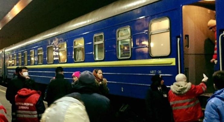 У Києві з потяга госпіталізували 18 дітей Поштівка