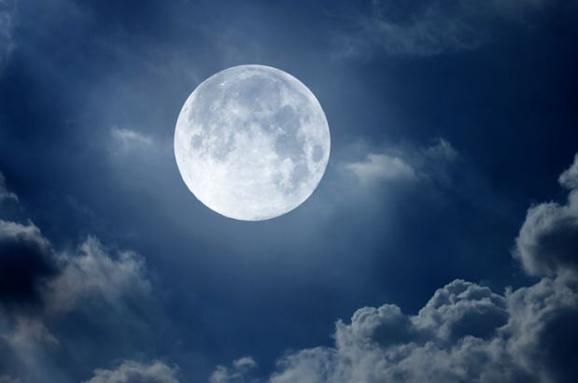 Наійбільший та найяскравіший Місяць за останні 68 років Поштівка