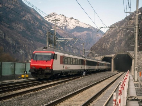 У Швейцарії запрацював найдовший у світі залізничний тунель Поштівка