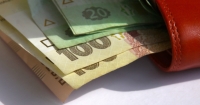 Кабмін підвищив оклади вчителів на два тарифних розряди Поштівка