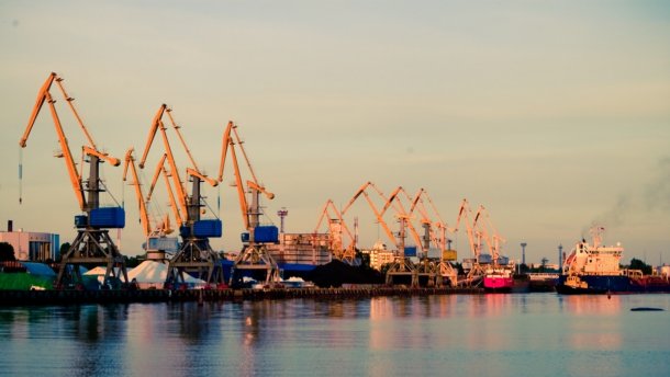 З рахунків Херсонського морського торгового порту зникло близько 45 млн. грн Поштівка