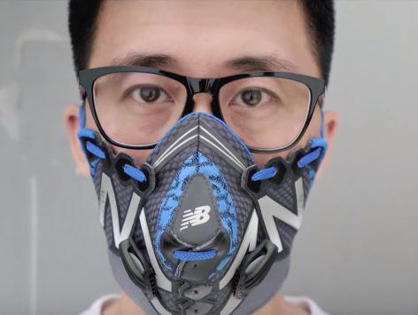 Китайський дизайнер створює маски від смогу з дорогих кросівок Поштівка